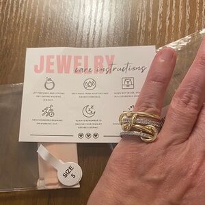 Elegant Gold and Silver Knot Ring Size 5